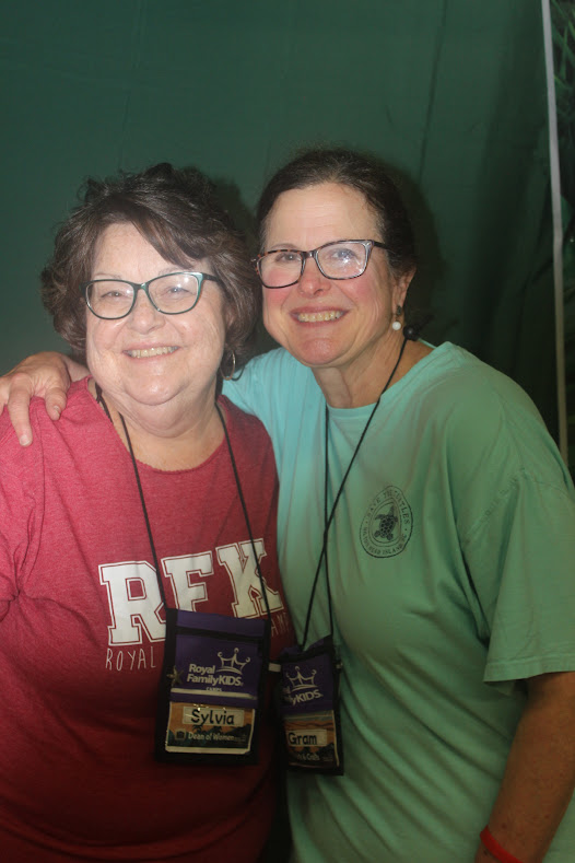 Volunteer Sylvia and Jeanne